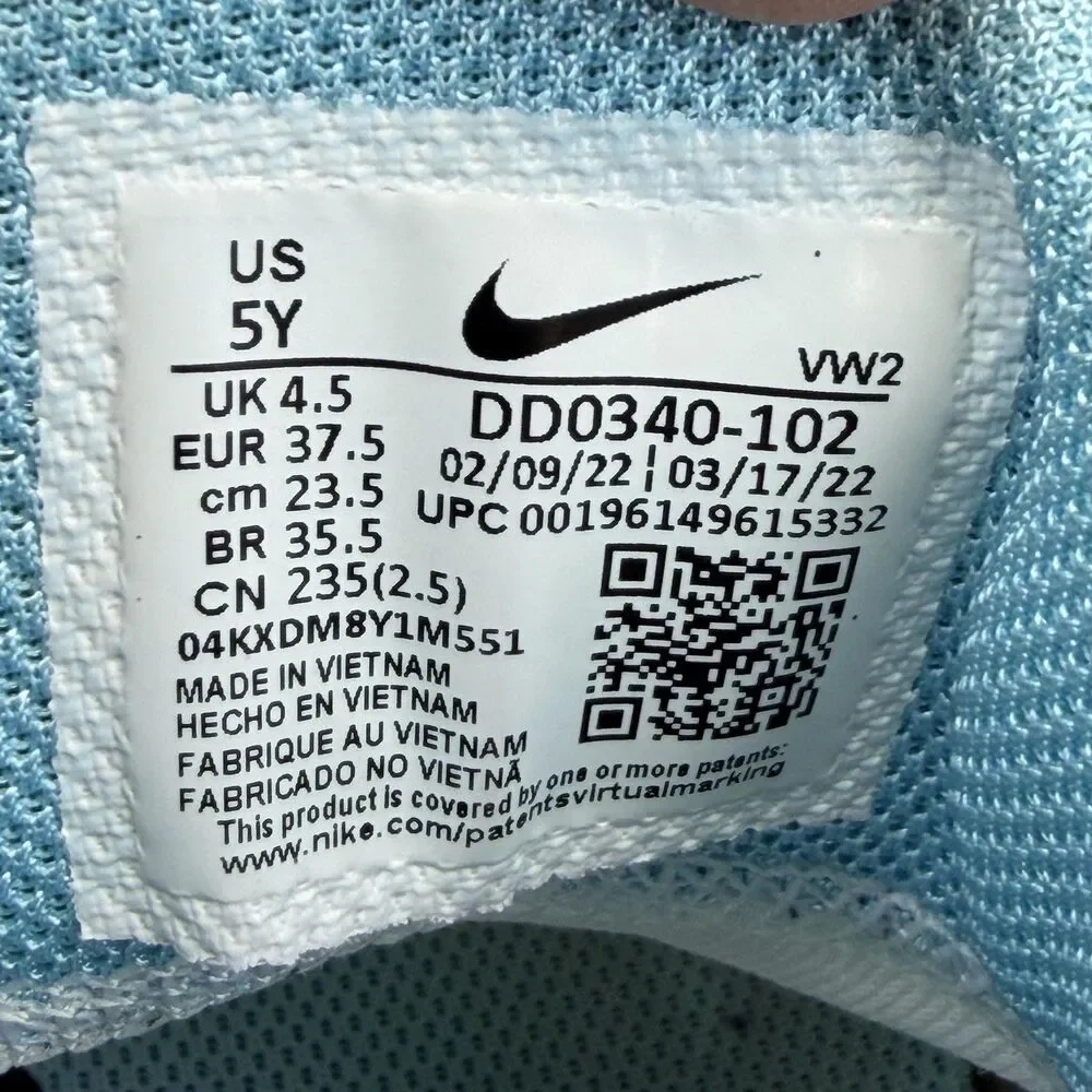 Nike Kyrie Shoes Boys Size 5 White Blue Basketball Sneakers Youth DD0340-102